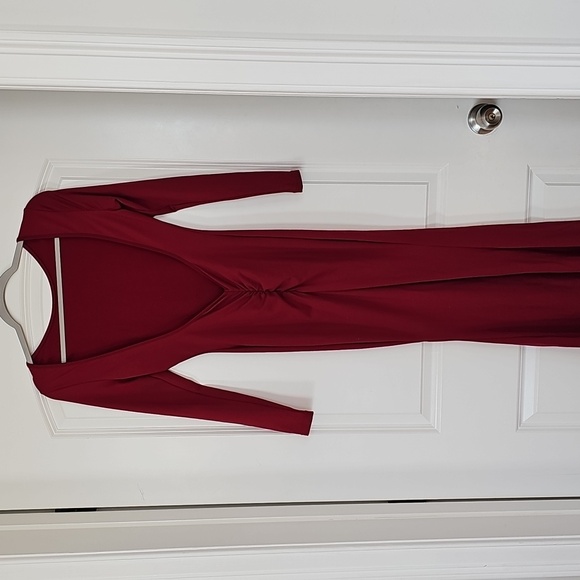 Elegant Red Backless Evening Gown - Picture 4 of 5